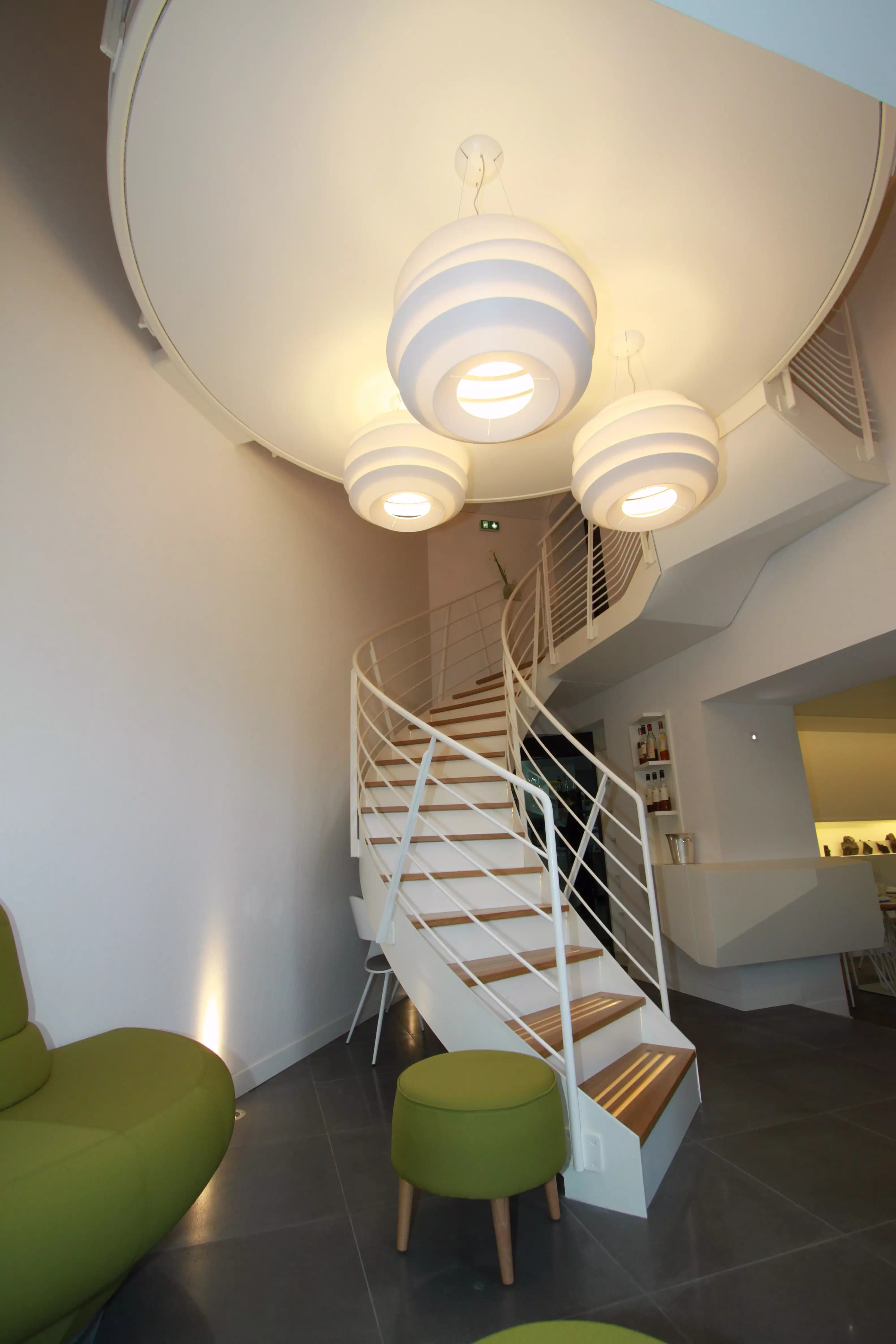 plafonds tendus Barrisol par l'entreprise Isodécor Rennes Bretagne, amphitryon Lorient
